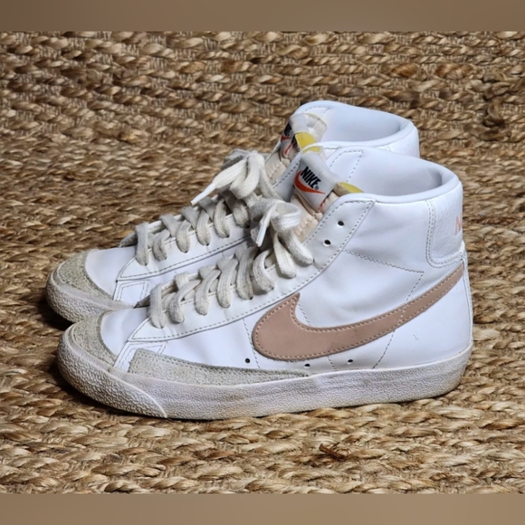 Nike Blazer Mid 77 Leather Trainers UK4/US6.5/E37.5 CZ1055-118 Summit White Pink - Picture 1 of 9